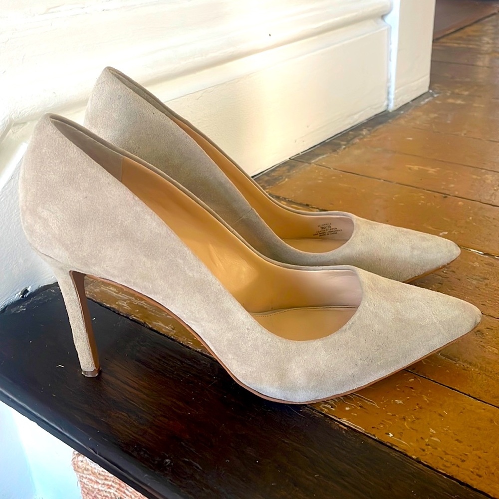 Vince Camuto suede pumps